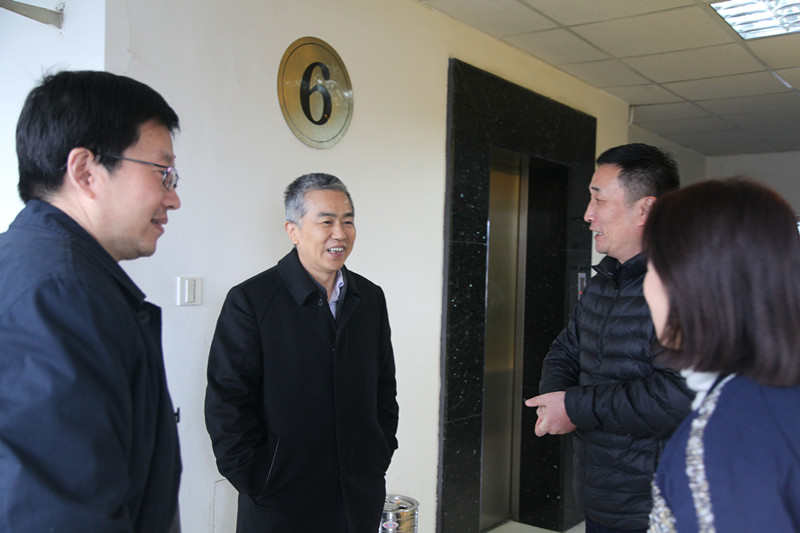 集團公司領導新春上班第一天走訪看望干部職工
