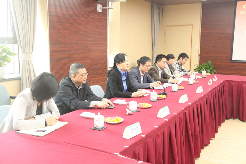 杭州市上城區常務副區長黃愛芳一行來我司走訪調研