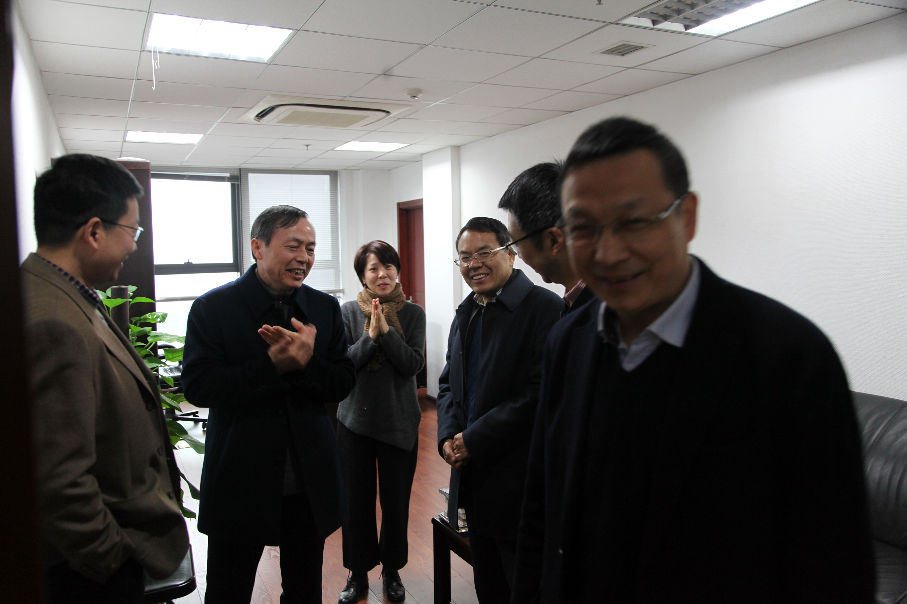 集團公司領導新年上班第一天走訪慰問干部員工