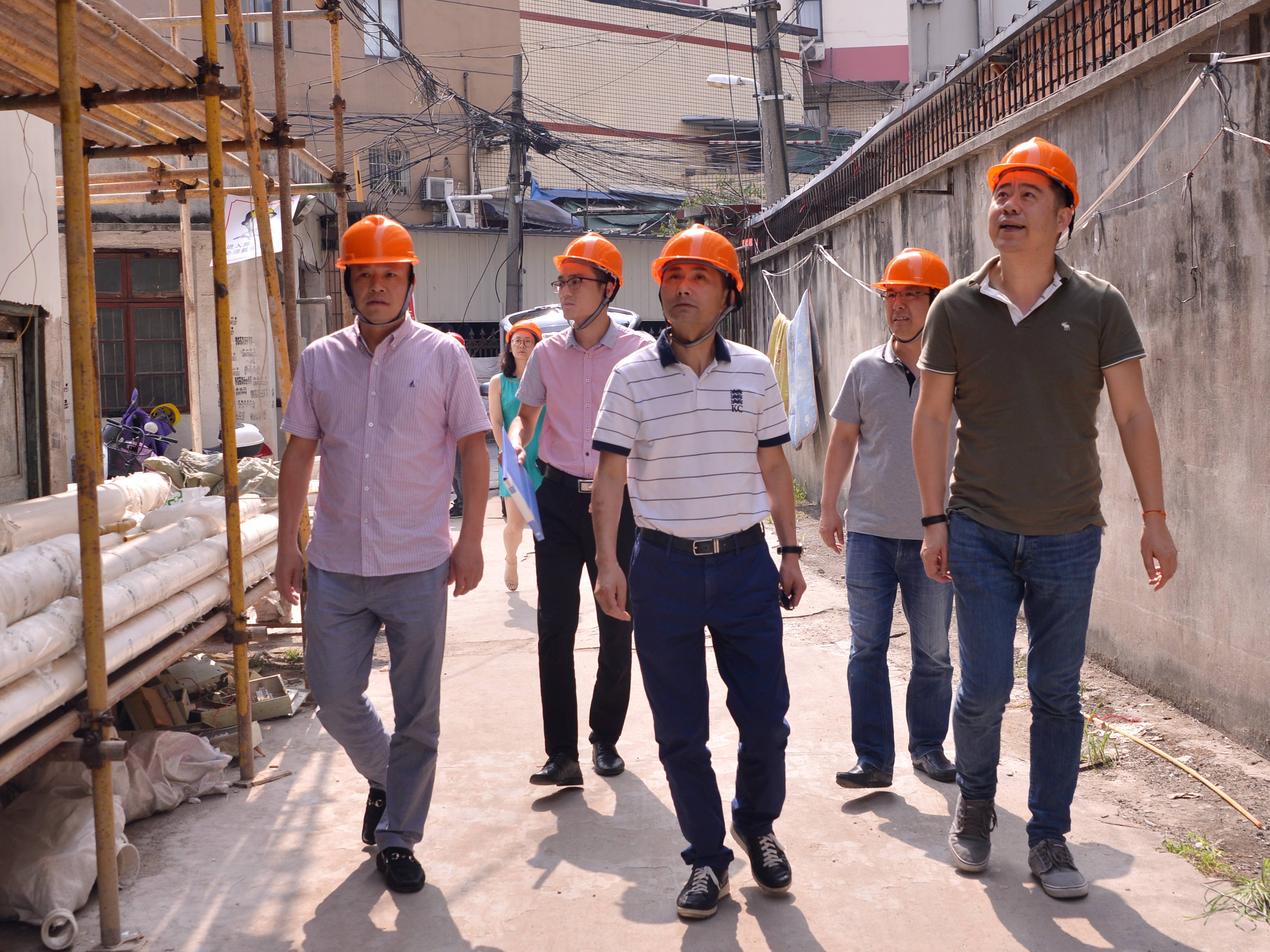 集團公司副總經理蔡玉林赴工藝品公司開展安全檢查及高溫慰問