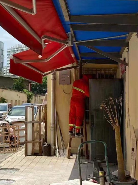 二輕市場：清除馬蜂窩 為民解難題