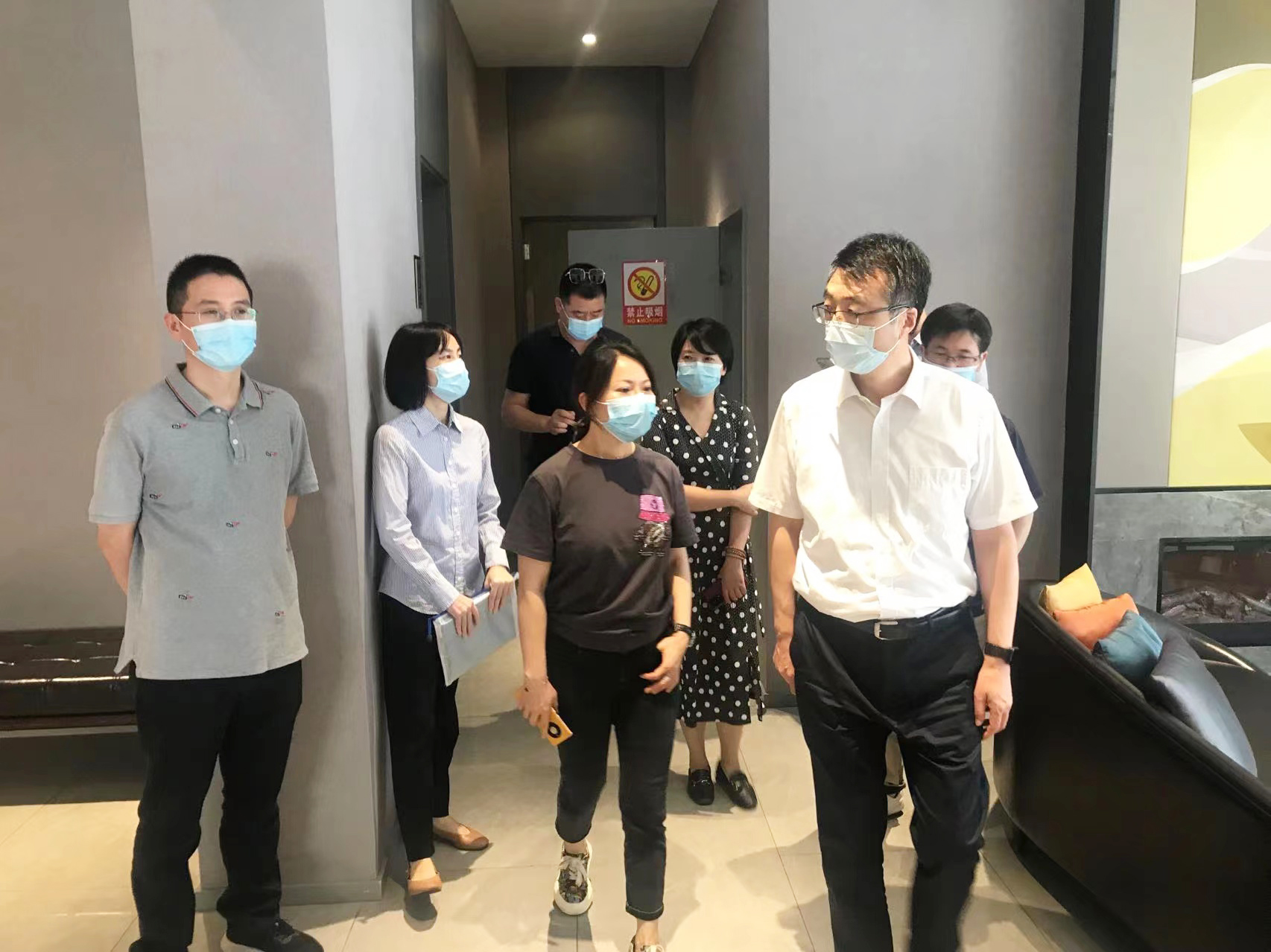 吳敏赴工藝品公司開展國慶節(jié)前安全生產和疫情防控檢查