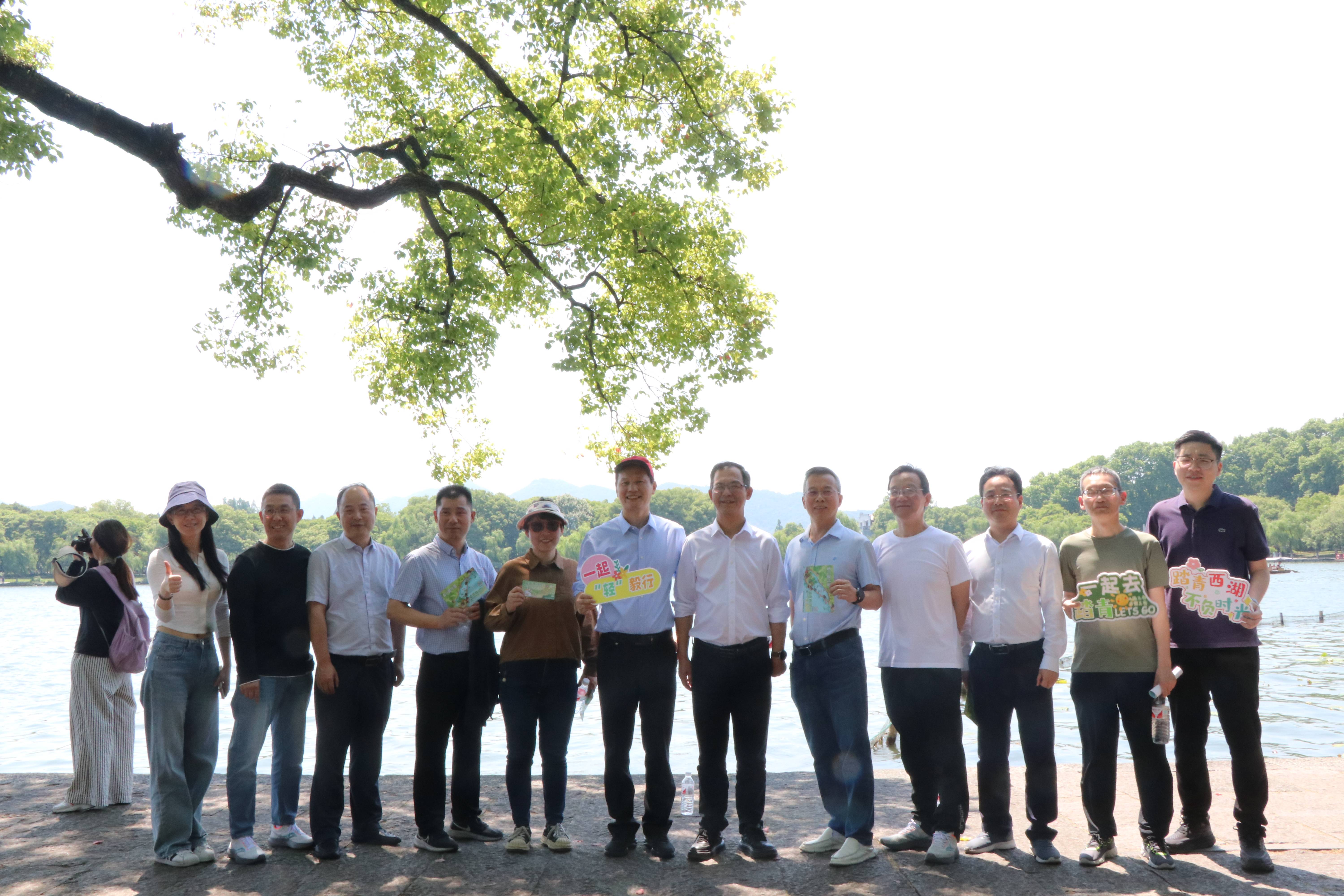 踏青西湖，不負(fù)時(shí)光丨省二輕集團(tuán)開展“輕”毅行活動(dòng)