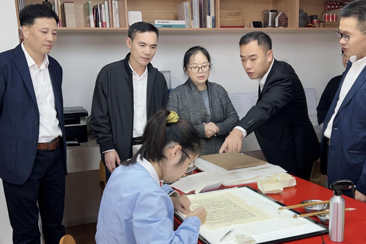 孫哲君一行赴良渚考察調研